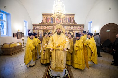 Митрополит Игнатий совершил Божественную литургию в храме во имя святителя Николая Японского г. Саратова