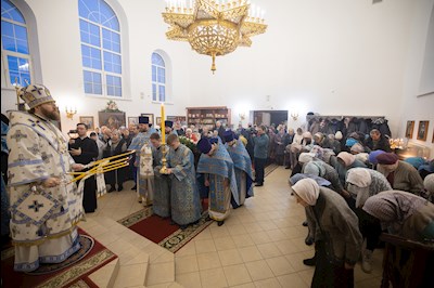 Митрополит Игнатий совершил Божественную литургию во Введенском храме Саратова