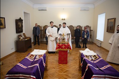 Завершилось пребывание саратовских святителей в крестовом храме епархиального управления