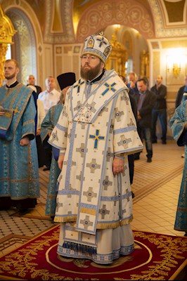 Митрополит Игнатий совершил Божественную литургию в Свято-Троицком кафедральном соборе Саратова