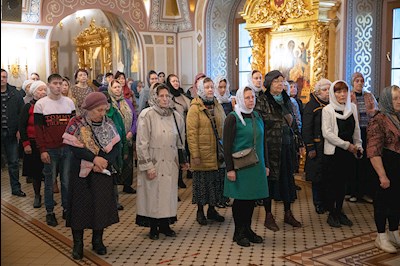 Митрополит Игнатий совершил Божественную литургию в Свято-Троицком кафедральном соборе Саратова