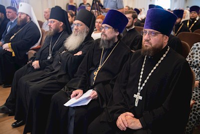 Митрополит Игнатий вручил дипломы выпускникам СПДС