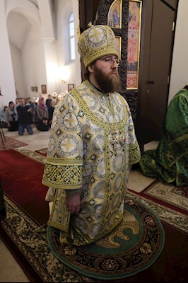 Митрополит Игнатий совершил Литургию Преждеосвященных Даров в храме в честь иконы Божией Матери «Всех скорбящих Радость» г. Саратова