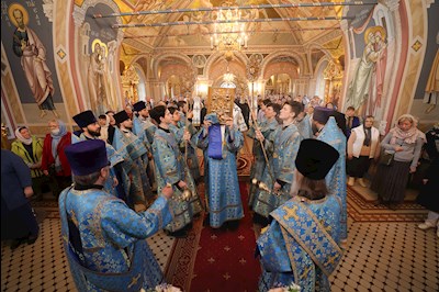 Митрополит Игнатий совершил Великую вечерню в соединении с Литургией святителя Иоанна Златоуста в Свято-Троицком кафедральном соборе г. Саратова
