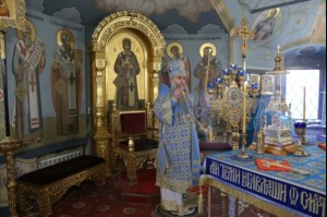 Вечернее богослужение с чтением акафиста Пресвятой Богородице в Свято-Троицком соборе Саратова