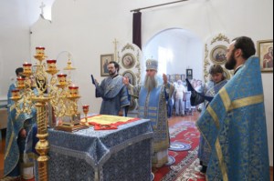 Божественная литургия в храме в честь Покрова Пресвятой Богородицы р.п. Новые Бурасы