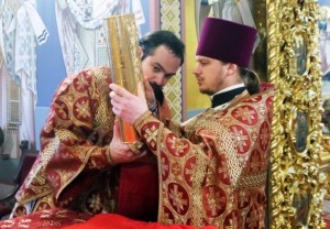 Божественная литургия в Свято-Троицком кафедральном соборе г. Саратова