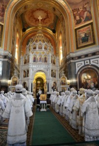 Митрополит Лонгин принял участие в Патриаршем богослужении в Храме Христа Спасителя в день открытия Рождественских чтений