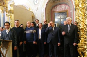 Митрополит Лонгин совершил Рождественское ночное богослужение