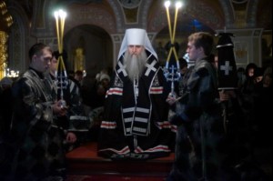 Великое повечерие с чтением канона преподобного Андрея Критского в Свято-Троицком кафедральном соборе г.Саратова