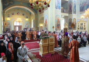 Божественная литургия в храме в честь Покрова Пресвятой Богородицы г.Саратова