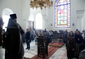 Литургия Преждеосвященных Даров на Архиерейском подворье — храме в честь иконы Божией Матери «Утоли моя печали» г.Саратова