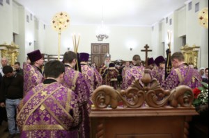 Всенощное бдение на Архиерейском подворье – храме во имя преподобного Серафима Саровского г.Саратова