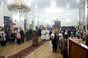 Божественная литургия на Архиерейском подворье — храме во имя преподобного Серафима Саровского г.Саратова