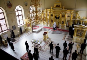 Утреннее богослужение на Архиерейском подворье — храме во имя святого апостола и евангелиста Иоанна Богослова при СПДС