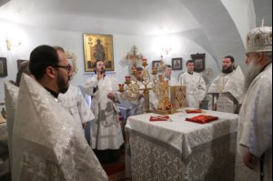 Божественная литургия и панихида в храме во имя святителя и чудотворца Николая на Елшанском кладбище г. Саратова