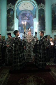 Митрополит Лонгин совершил утреню с Чином погребения