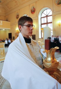 Божественная литургия на Архиерейском подворье — храме во имя святого апостола и евангелиста Иоанна Богослова при Саратовской православной духовной семинарии