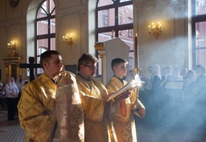 Божественная литургия на Архиерейском подворье — храме во имя святого апостола и евангелиста Иоанна Богослова при Саратовской православной духовной семинарии