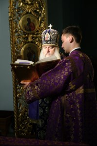 Божественная литургия в храме в честь Покрова Пресвятой Богородицы г.Петровска