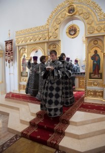 Литургия Преждеосвященных Даров, малое повечерие, утреня и первый час на Архиерейском подворье — храме во имя святых равноапостольных Кирилла и Мефодия при СГУ