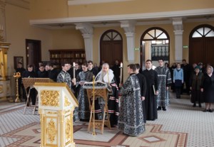 Царские часы на Архиерейском подворье — храме во имя святого апостола и евангелиста Иоанна Богослова при Саратовской православной духовной семинарии