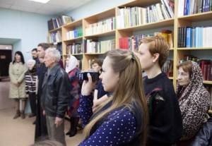 В Хвалынске открылась выставка, посвященная 70-летию возобновления приходской жизни