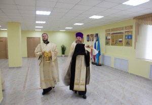 Митрополит Лонгин освятил спортивный зал школы и дом культуры села Сторожевка