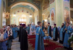 Всенощное бдение в храме в честь Покрова Пресвятой Богородицы г.Саратова