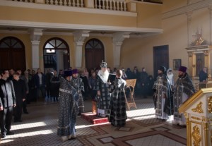 Литургия Преждеосвященных Даров на Архиерейском подворье — храме во имя святого апостола и евангелиста Иоанна Богослова при Саратовской православной духовной семинарии