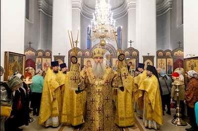 Божественная литургия в храме во имя первоверховных апостолов Петра и Павла г. Саратова