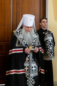 Уставное богослужение на Архиерейском подворье — в храме во имя святого апостола и евангелиста Иоанна Богослова при СПДС