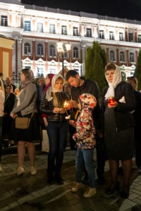 Митрополит Лонгин совершил пасхальное богослужение