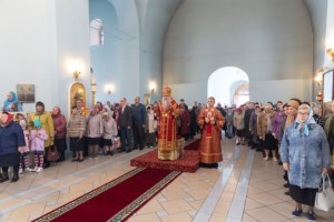 Божественная литургия в храме в честь Покрова Пресвятой Богородицы г. Петровска