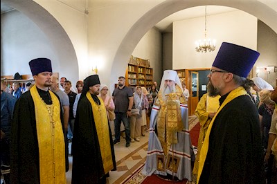 Всенощное бдение в храме во имя святых первоверховных апостолов Петра и Павла г. Саратова