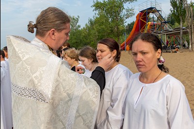 Состоялось массовое крещение оглашенных в Волге