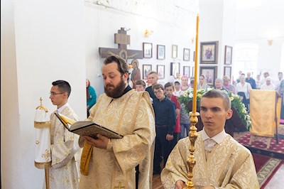 Божественная литургия в храме во имя святителя Митрофана, епископа Воронежского, г.Саратова