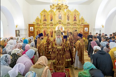 Божественная литургия в храме во имя пророка Божия Илии на Ильинской площади г. Саратова