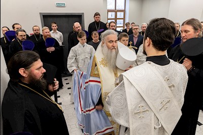 Митрополит Лонгин освятил здание Покровского епархиального управления
