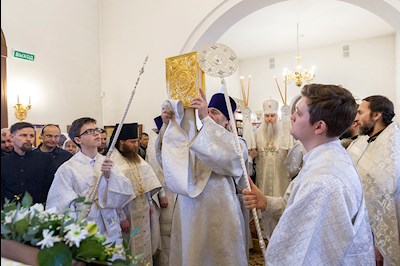 Божественная литургия в храме святых Царственных страстотерпцев г. Саратова