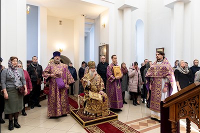 Божественная литургия в храме в честь святого равноапостольного великого князя Владимира г. Саратова