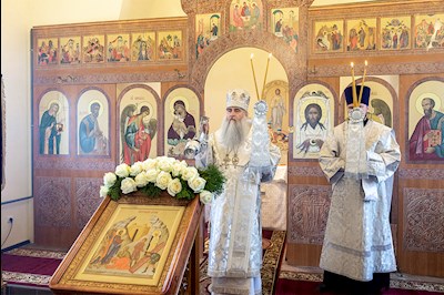 Божественная литургия в храме во имя святого праведного Лазаря Четверодневного на Новоелшанском кладбище г. Саратова