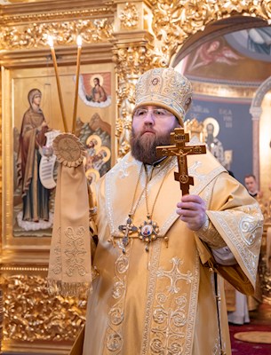 Митрополит Игнатий совершил Божественную литургию в Свято-Троицком кафедральном соборе г. Саратова