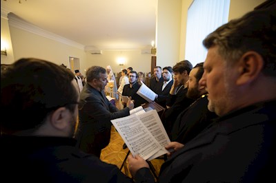 Совершена панихида по саратовским святителям