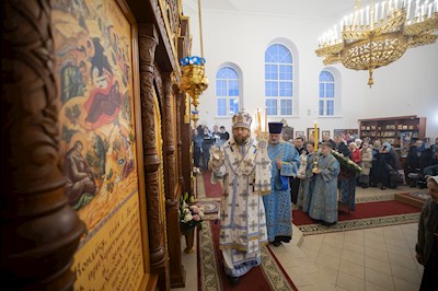 Митрополит Игнатий совершил Божественную литургию во Введенском храме Саратова