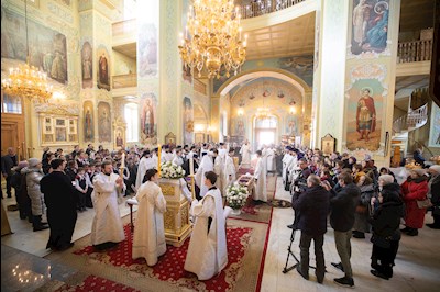В Покровском соборе прошла торжественная встреча саратовских святителей