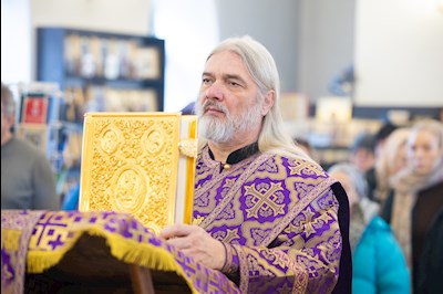 Митрополит Игнатий совершил Божественную литургию в храме преподобного Сергия Радонежского г. Саратова