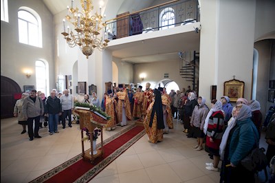 Митрополит Игнатий совершил Божественную литургию пасхальным чином в храме святого пророка Илии п. Сенной Вольского района