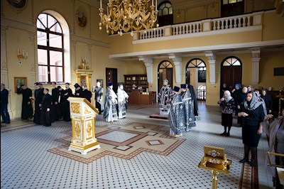 Митрополит Игнатий совершил Литургию Преждеосвященных Даров в храме святого апостола и евангелиста Иоанна Богослова при СПДС