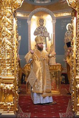 Митрополит Игнатий совершил Божественную литургию в Свято-Троицком кафедральном соборе Саратова